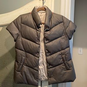 Trendy short / cap sleeve puffer vest